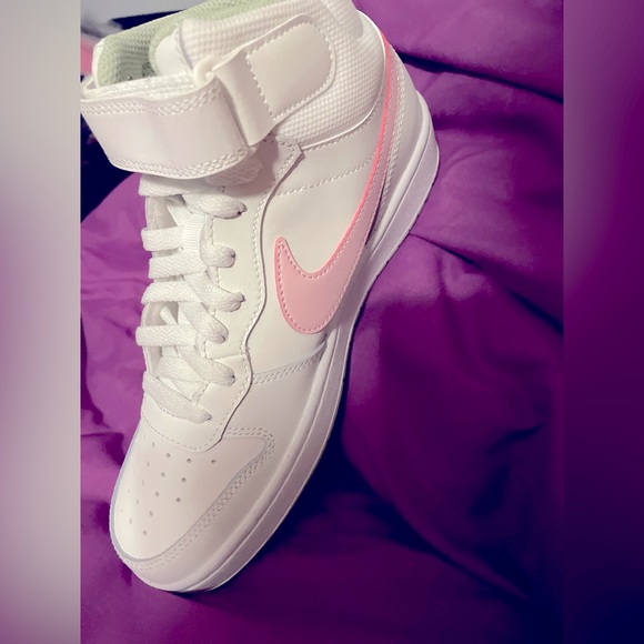 Nike Shoes - NWT 💖High top White /Barbie pink/ sage size 8